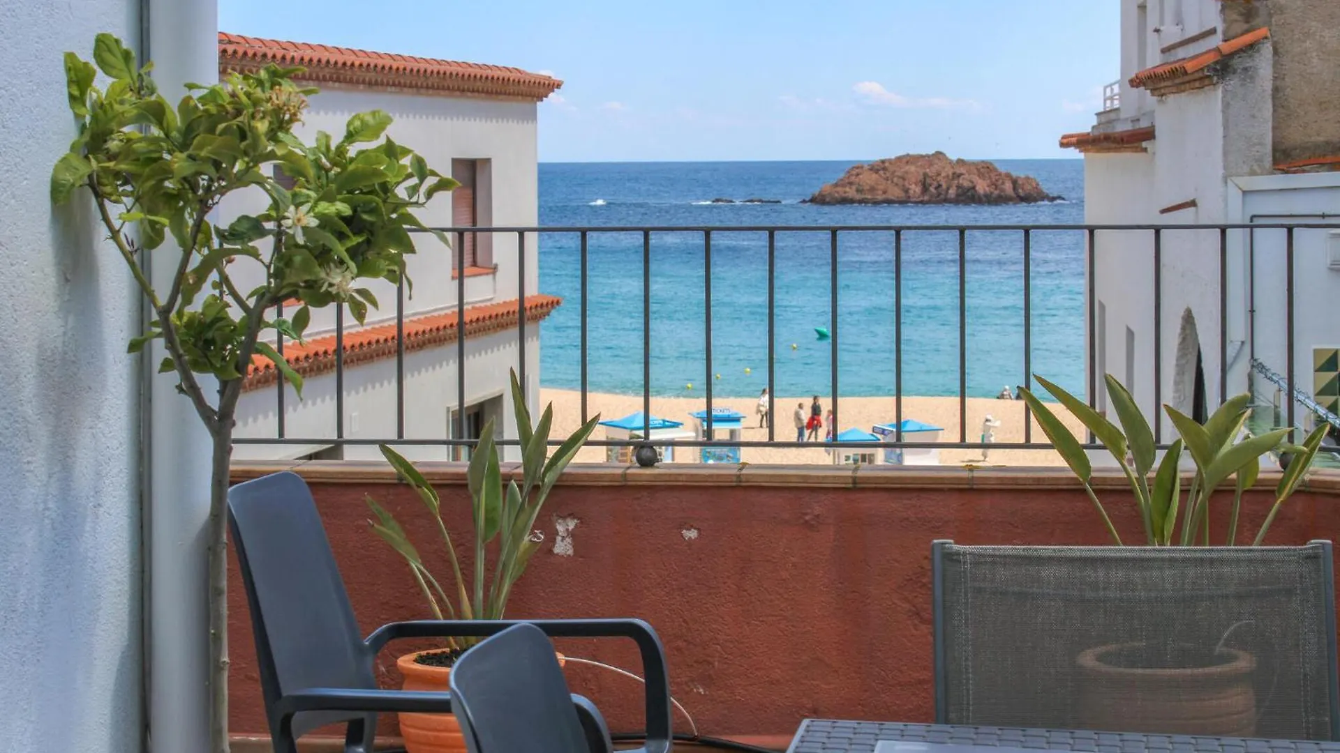 Awesome Apartment In Gerona With House Sea View location